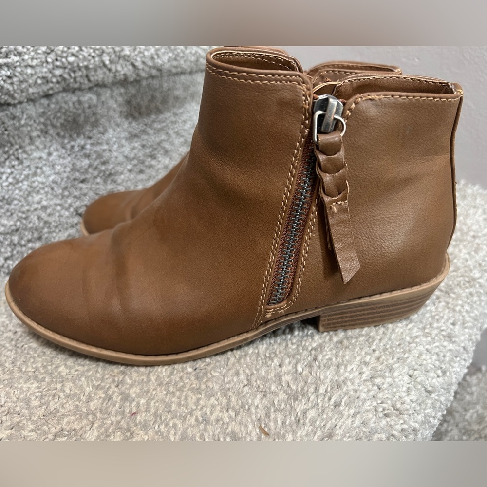 Girls Dolcetta tan boots- big girls size 4